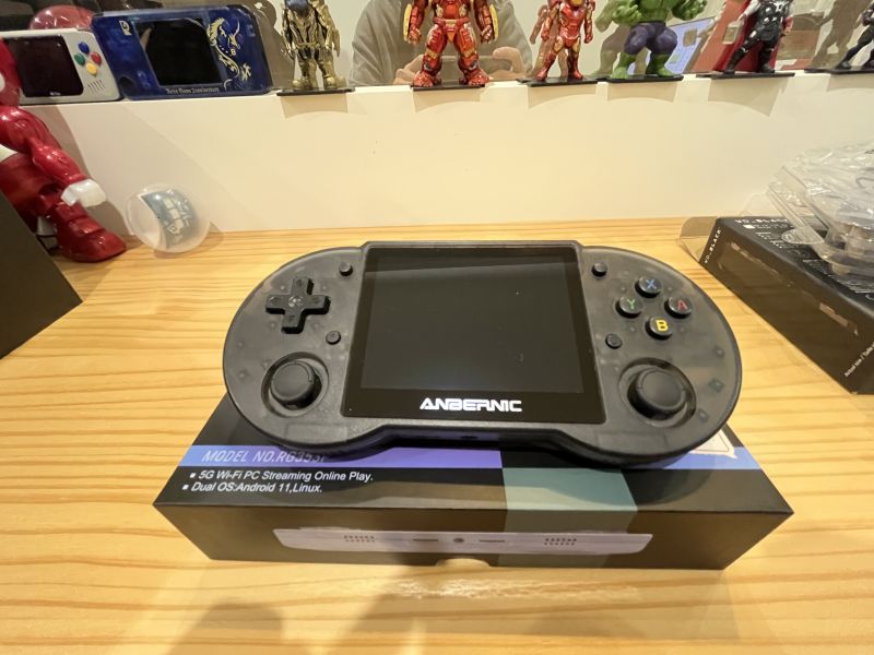 里歐街機 二手商品出清  RG353P 掌機 可充電 原價4780 