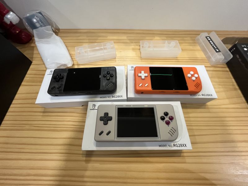 里歐街機 二手商品出清  RG28XX 掌機 可充電 原價2180 