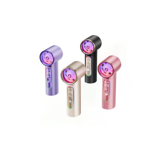 口袋風扇 V 款｜199 檔風量可調・數位顯示・3000mAh・Type-C 充電隨身風扇 口袋風扇,口袋風扇V款,隨身風扇,手持風扇,小風扇,199檔風扇,數位顯示風扇,Type-C風扇,3000mAh風扇,USB充電風扇,夏季風扇,通勤風扇,戶外風扇,露營風扇,辦公桌風扇,黑色風扇,紫色風扇,金色風扇,粉色風扇,Jeff Select,姊夫嚴選科技好物,極客智慧生活科技