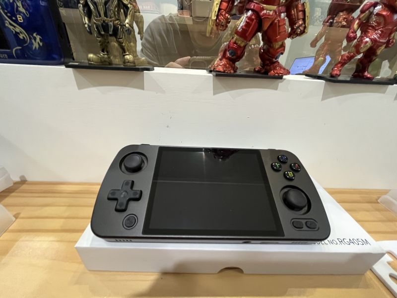 里歐街機 二手商品出清  RG405M 掌機 可充電 原價6880 