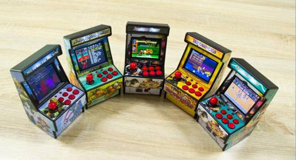 里歐街機 交換禮物首選 聖誕大禮包 16BIT迷你街機 + 2048四合一益智掌上型口袋遊戲機 