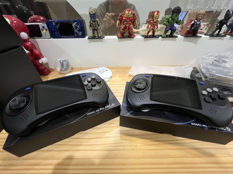 里歐街機 二手商品出清  RG ARC-D 掌機 可充電 原價4580 