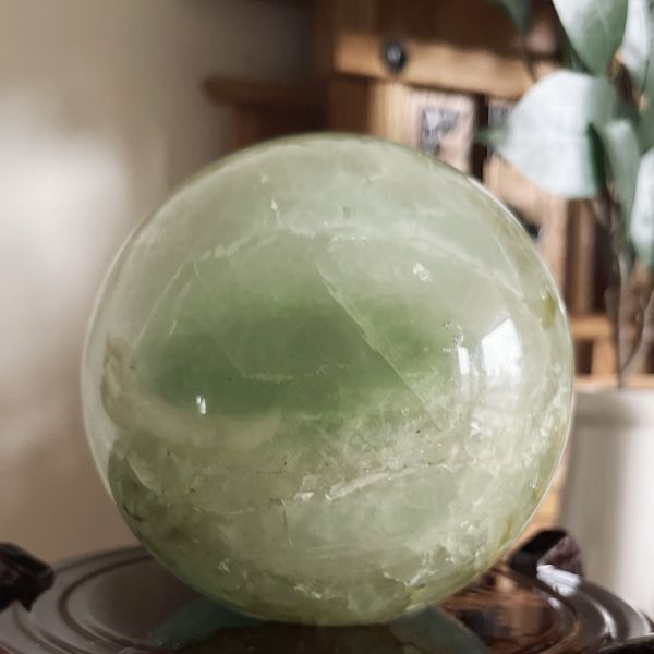 漸層美淺綠螢石球 - 9.8 cm 