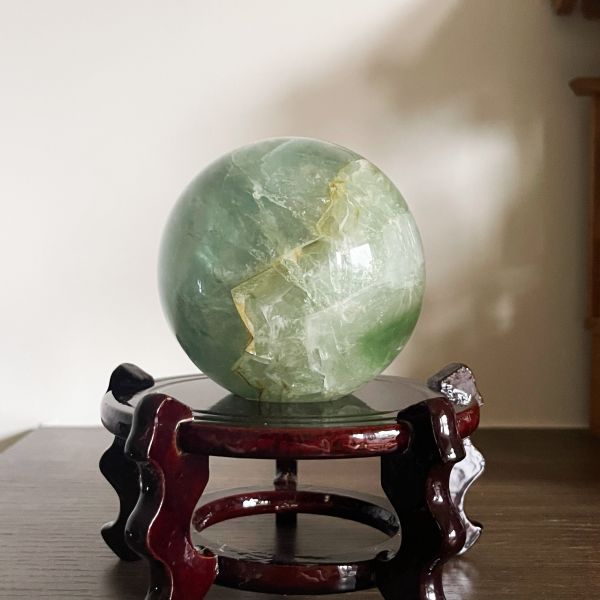 漸層美淺綠螢石球 - 9.8 cm 