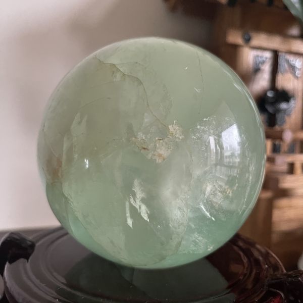透亮淡綠晶石球 11 cm 