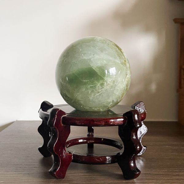 漸層美淺綠螢石球 - 9.8 cm 