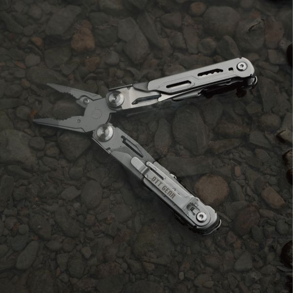 現貨｜OTT【MT01工具鉗-17合1功能】 EDC,多功能工具鉗,尖嘴鉗,標準鉗,切線鉗,開瓶器,一字起子,安全帶切割器,開罐器,剝線鉗,尺規,刀片,彈簧式剪刀,鋸刀,錐子,穿線孔,十字起子,送男生禮物,戶外露營,隨手工具,多功能,不鏽鋼,收納,輕巧便攜,極限運動,戶外生存,工具鎖定,野營,生存遊戲,軍品,求生