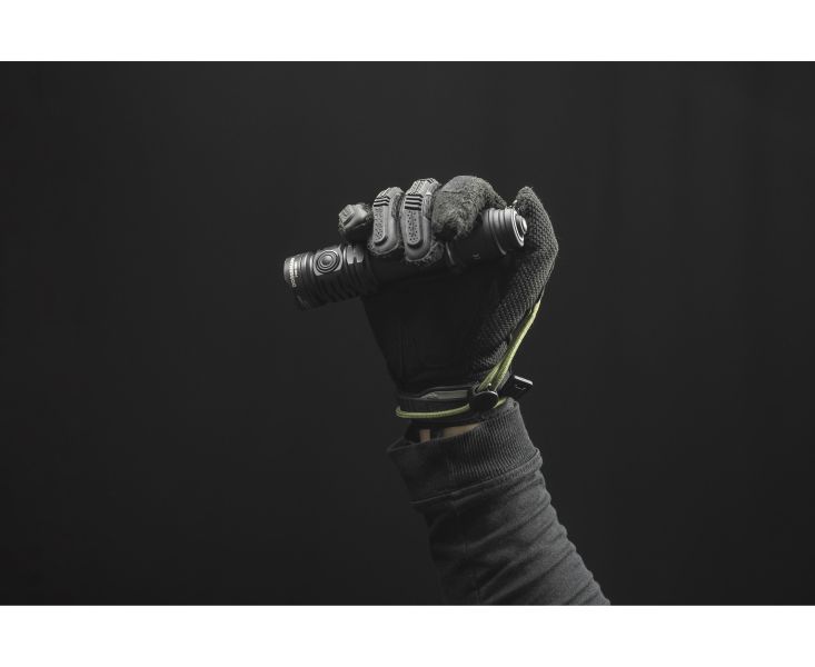 新品現貨｜ARMYTEK【DOBERMANN V2 PRO MAX 戰術強光手電筒】 Armytek, Dobermann Pro Max, 戰術手電筒, 3000流明, 460公尺射程, 磁吸USB充電, IP68防水, 軍警手電, 民防手電, 戶外照明