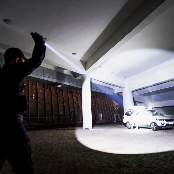 官網限定｜Weltool【F8R 戰術手電筒】 警用手電筒,遠射手電,救援手電筒,Weltool F8R,長距離照明,USB-C快充,LED手電筒,戶外照明