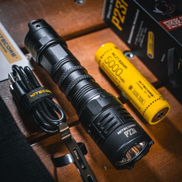 現貨｜Nitecore【P23i 戰術手電筒】 ott,ottgear,nitecore,手電筒,戰術手電筒,勤務裝備,勤務手電筒,強光手電筒,爆閃,爆閃手電筒,閃爍,攻擊頭,玻璃擊破器