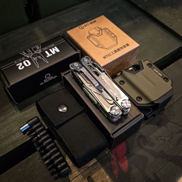 贈品｜MT02 多功能工具鉗（顏色隨機） 