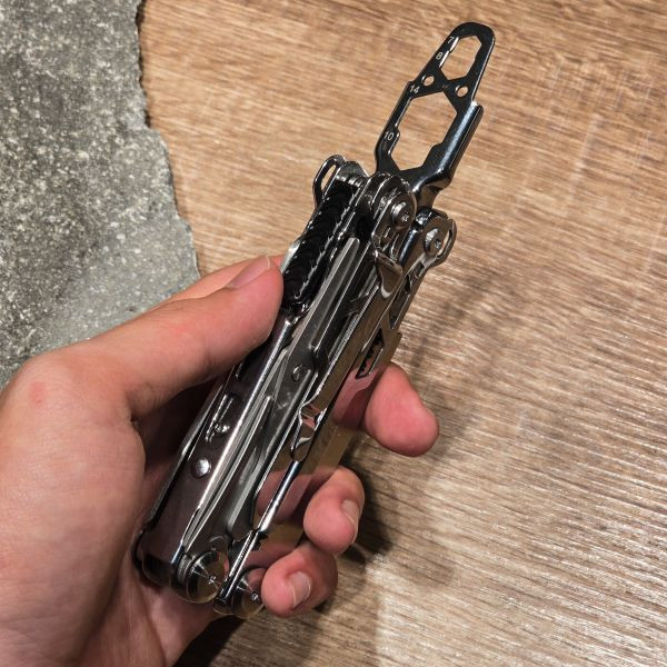 新手推薦｜OTT【MT02工具鉗 一起成為有鉗人】 OTT工具鉗,MT01工具鉗,MT02工具鉗,多功能工具鉗,EDC工具鉗,戰術工具鉗,14C28不鏽鋼,黑色石洗工具鉗,高CP值工具鉗,隨身工具組