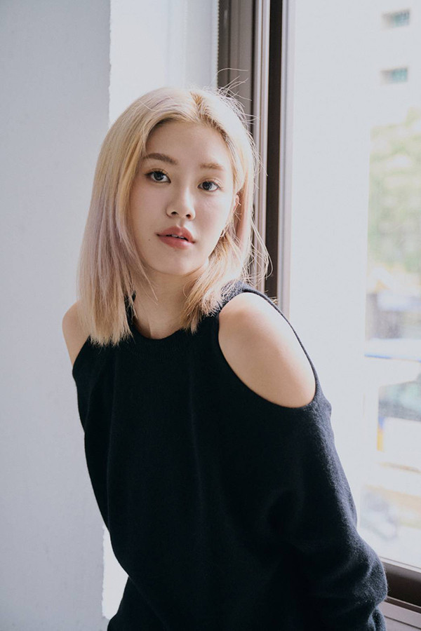 挖肩針織洋裝 韓流行女裝,設計師女裝,女裝,設計感,秋冬,直筒,冬季洋裝,短版洋裝,針織,長袖洋裝,中性色,洋裝,挖肩洋裝