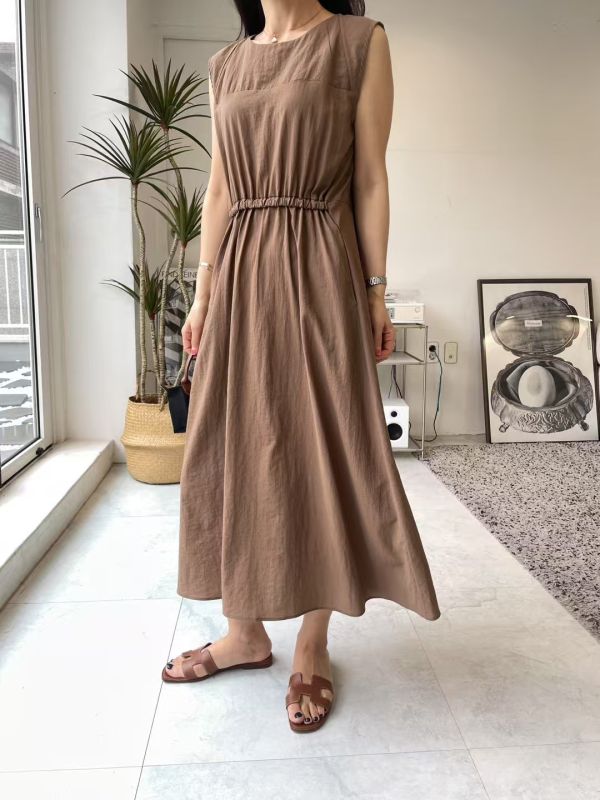 腰部彈性抽皺洋裝 韓流行女裝,設計師女裝,女裝,洋裝,休閒洋裝,夏季洋裝,單品,無袖洋裝,高腰,涼感素材,明亮色,腰身