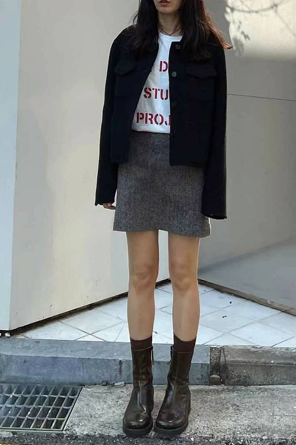 人紋毛料短裙 日系女裝,韓流行女裝,短裙,小Ａ裙,毛料裙,圖紋,冬裝,細節,人字紋,迷你裙,基本款,實用,百搭