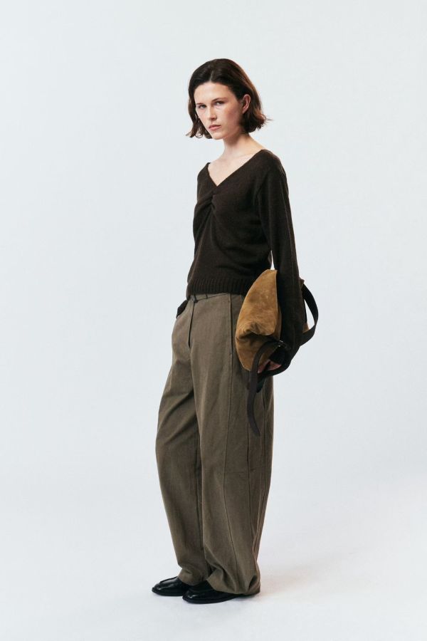 大Ｖ領針織上衣 日韓流行女裝,cardigan,針織上衣,女人味,性感,短版針織上衣,深Ｖ,開襟衫,女性主義,優雅,露背,歐美風