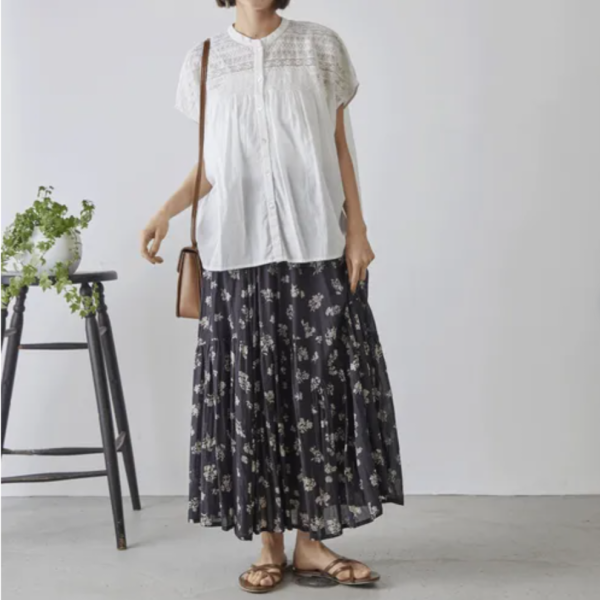 碎花蛋糕棉裙 韓流行女裝,日系女裝,女裝,寬鬆感,棉質,大人系,女人味,春夏洋裝,蕾絲拼接,材質拼接,刺繡洋裝,白色洋裝,短袖洋裝