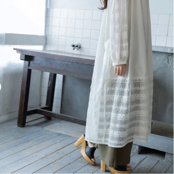 棉質蕾絲罩衫 韓流行女裝,日系女裝,女裝,寬鬆感,秋冬,大人系,女人味,春夏洋裝,蕾絲拼接,材質拼接,蕾絲洋裝,白色洋裝,長袖洋裝