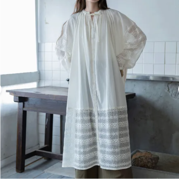 棉質蕾絲罩衫 韓流行女裝,日系女裝,女裝,寬鬆感,秋冬,大人系,女人味,春夏洋裝,蕾絲拼接,材質拼接,蕾絲洋裝,白色洋裝,長袖洋裝