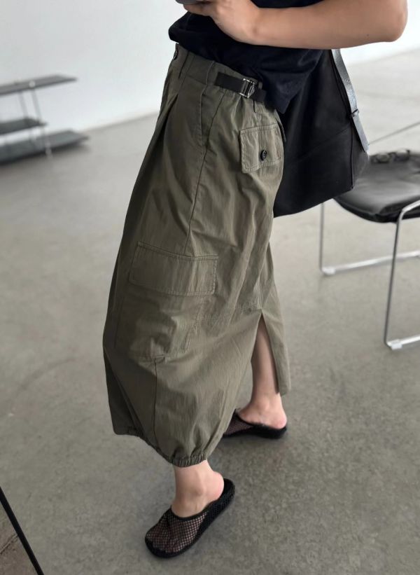 軍裝風縮襬裙 日韓女裝,流行女裝,極簡,工裝裙,中性,率性,時尚,縮襬裙,過膝裙,大口袋,休閒,秋冬,個性,軍裝風格