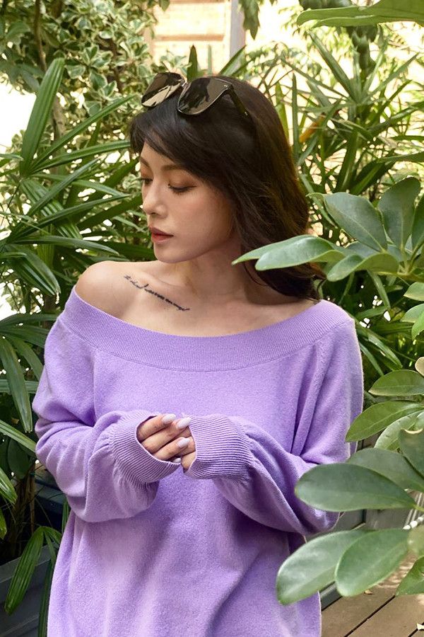 微笑裸肩寬鬆毛衣 韓流行女裝,設計師女裝,女裝,線衫,裸肩,冬季,針織衫,毛衣,女人味,寬鬆,露肩,隨性,薰衣草,大毛衣,慵懶,寬鬆感