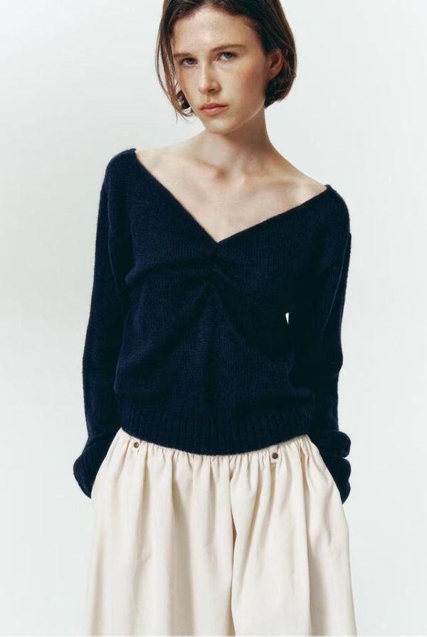 大Ｖ領針織上衣 日韓流行女裝,cardigan,針織上衣,女人味,性感,短版針織上衣,深Ｖ,開襟衫,女性主義,優雅,露背,歐美風