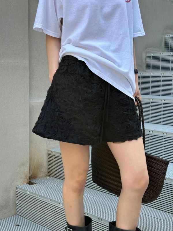 捲邊花朵短褲 日韓女裝,流行女裝,法式風格,短褲,份量感,立體感,時尚,優雅,花朵,個性,立體花邊,春夏,現代風格,