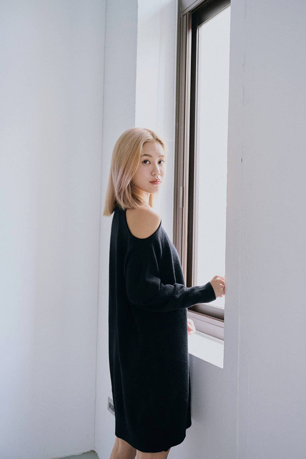 挖肩針織洋裝 韓流行女裝,設計師女裝,女裝,設計感,秋冬,直筒,冬季洋裝,短版洋裝,針織,長袖洋裝,中性色,洋裝,挖肩洋裝