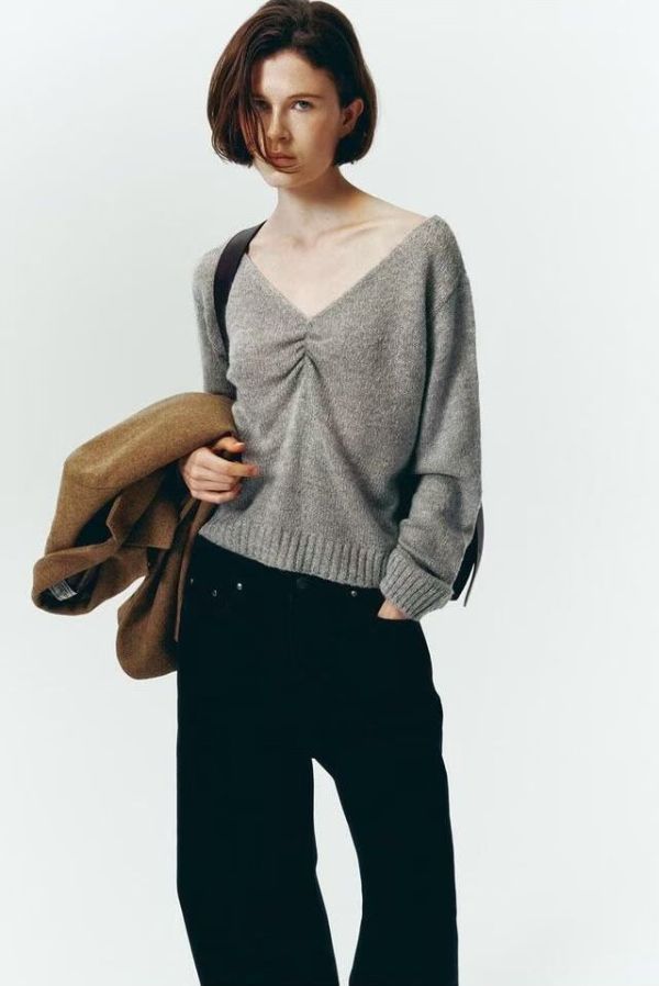 大Ｖ領針織上衣 日韓流行女裝,cardigan,針織上衣,女人味,性感,短版針織上衣,深Ｖ,開襟衫,女性主義,優雅,露背,歐美風