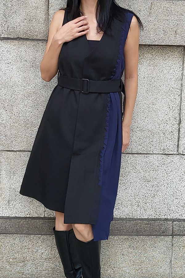 不對稱開釦洋裝 韓流行女裝,設計師女裝,女裝,設計感,秋冬,上班族,都會,秋冬洋裝,雪紡拼接,材質拼接,背心洋裝,中性色,無袖洋裝,撞色洋裝