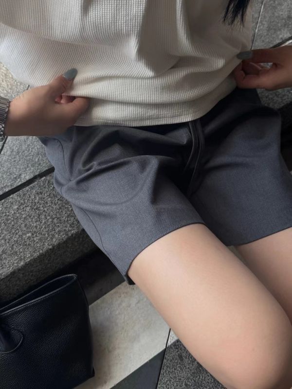 久帶西裝五分褲 日韓女裝,流行女裝,極簡,短褲,中性,上班族,時尚,五分褲,短褲,個性,西裝褲,春夏,現代風格,辦公室風格