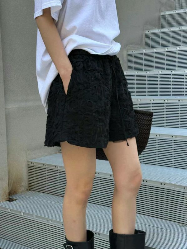 捲邊花朵短褲 日韓女裝,流行女裝,法式風格,短褲,份量感,立體感,時尚,優雅,花朵,個性,立體花邊,春夏,現代風格,