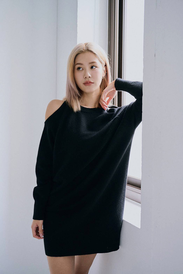挖肩針織洋裝 韓流行女裝,設計師女裝,女裝,設計感,秋冬,直筒,冬季洋裝,短版洋裝,針織,長袖洋裝,中性色,洋裝,挖肩洋裝