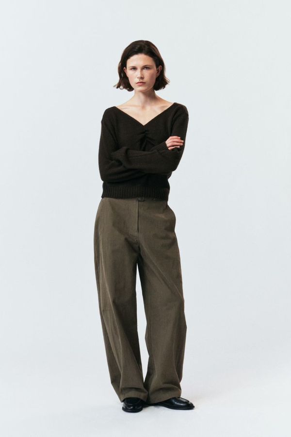 大Ｖ領針織上衣 日韓流行女裝,cardigan,針織上衣,女人味,性感,短版針織上衣,深Ｖ,開襟衫,女性主義,優雅,露背,歐美風