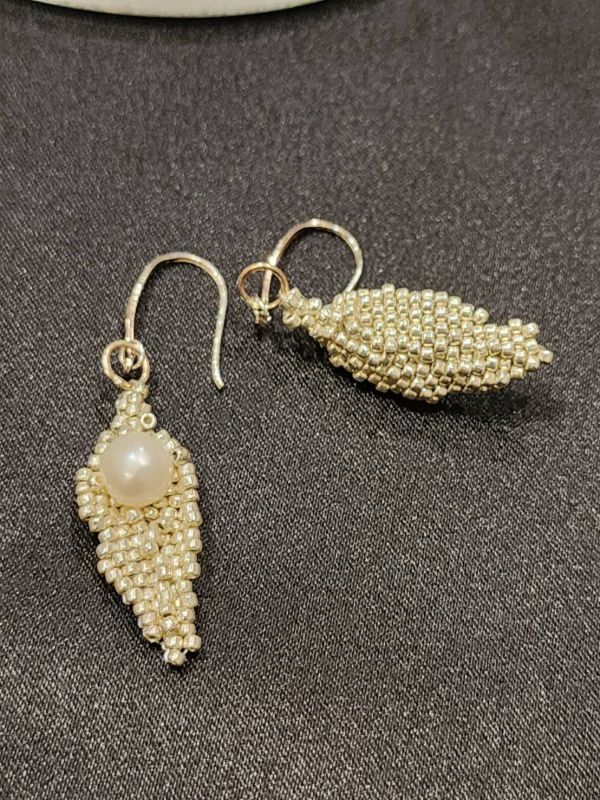 珍珠垂吊耳環 流行飾品,上班族, 手作飾品,耳環,飾品,耳墜,珍珠,葉子,手掌