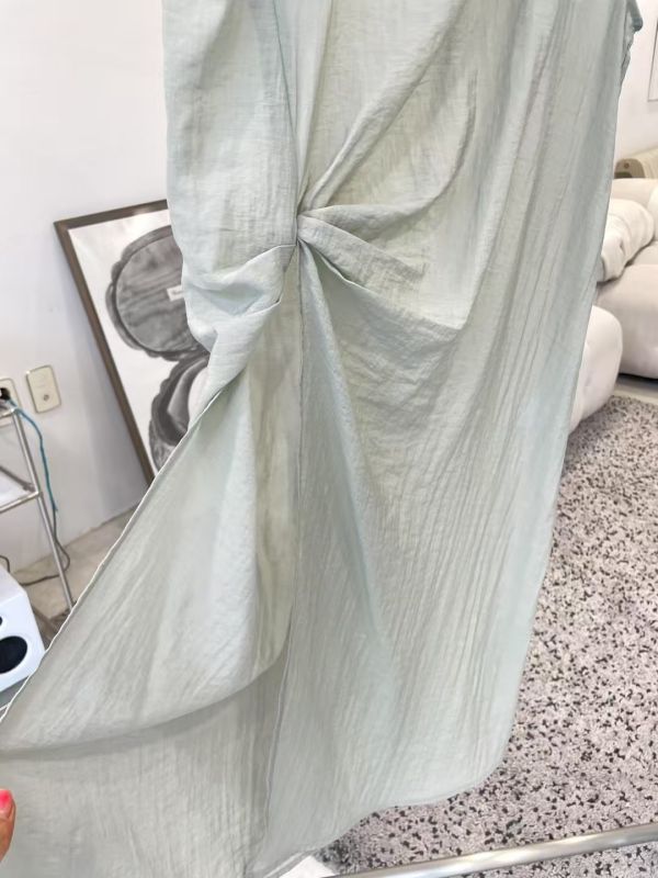 低扭結無袖上衣 韓流行女裝,設計師女裝,女裝,長上衣,休閒上衣,無袖長版,單品,造型,紐結,涼感,明亮色,腰身