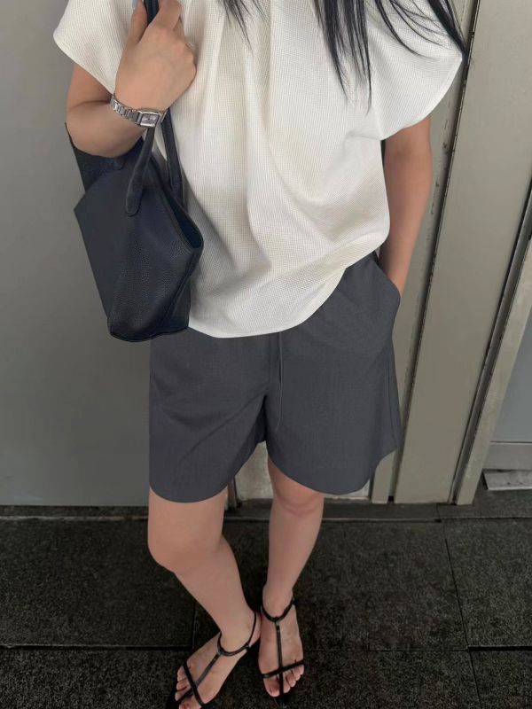久帶西裝五分褲 日韓女裝,流行女裝,極簡,短褲,中性,上班族,時尚,五分褲,短褲,個性,西裝褲,春夏,現代風格,辦公室風格