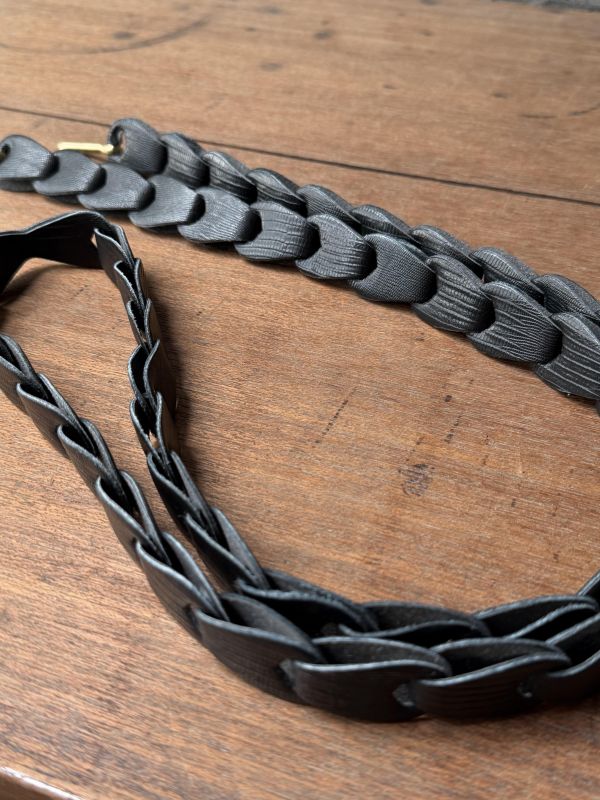 我愛。背帶-蜥蜴紋黑 