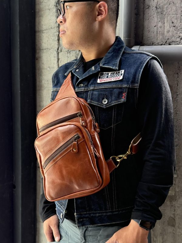 單肩斜背包-栗棕 