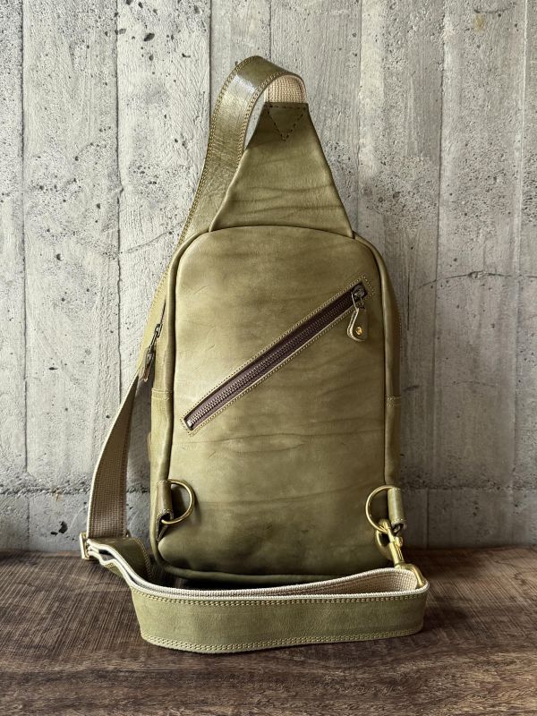 單肩斜背包-茶綠 