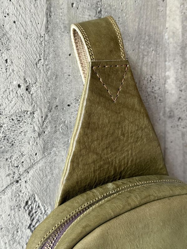 單肩斜背包-茶綠 