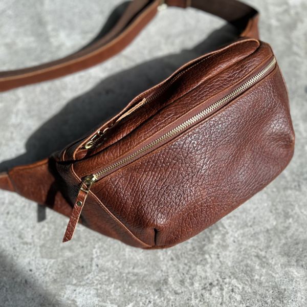 大容量胸包-粗獷紅咖 