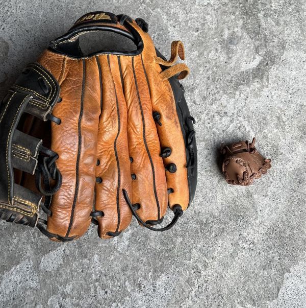 迷你棒球手套-咖啡色 