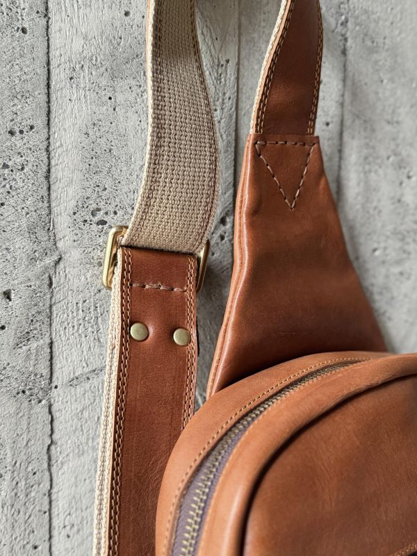 單肩斜背包-咖啡 