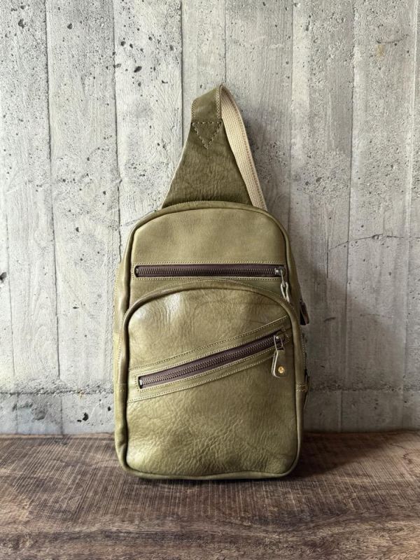 單肩斜背包-茶綠 