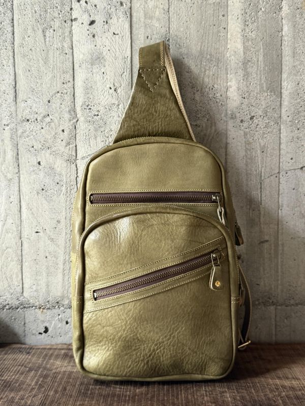 單肩斜背包-茶綠 
