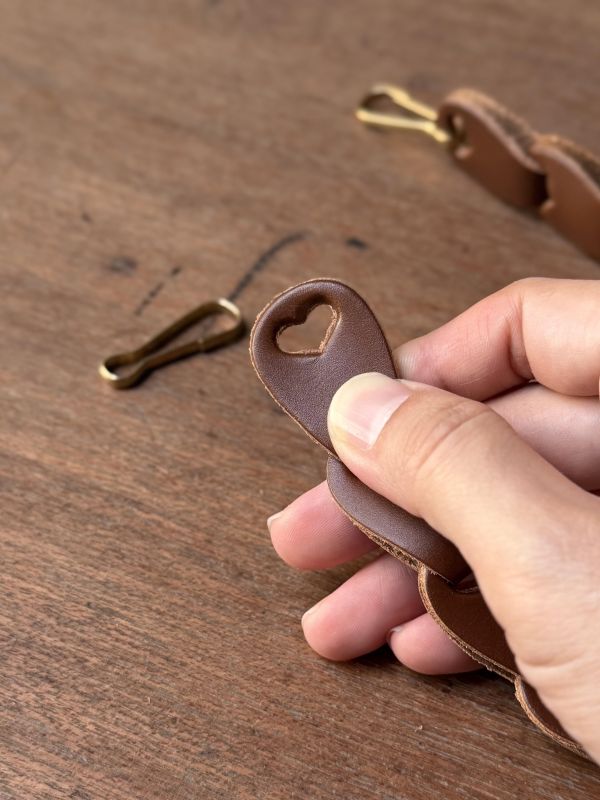 我愛。背帶-咖啡 