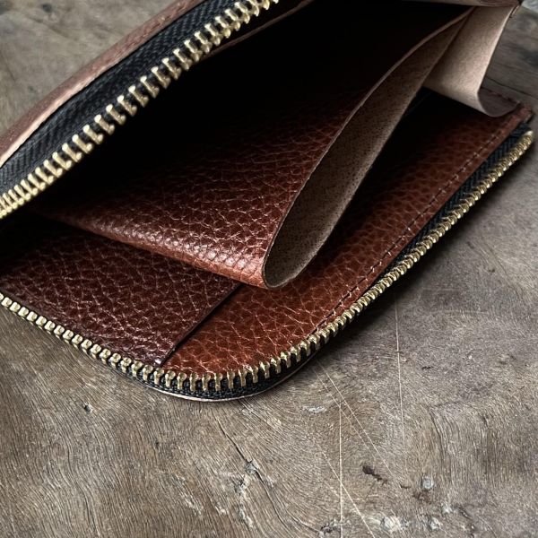 多夾層L形拉鍊短夾-麋鹿焦糖 