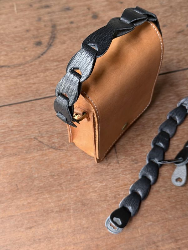 我愛。背帶-蜥蜴紋黑 