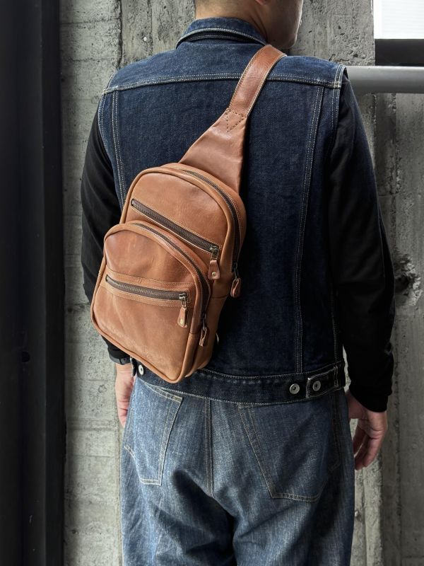 單肩斜背包-咖啡 